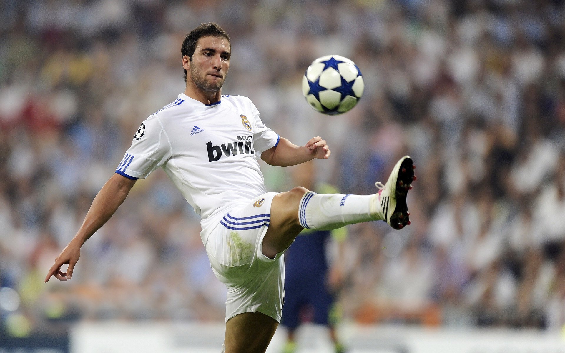 爱游戏体育APP下载-智利选手以毅力战胜困境，智利的比赛